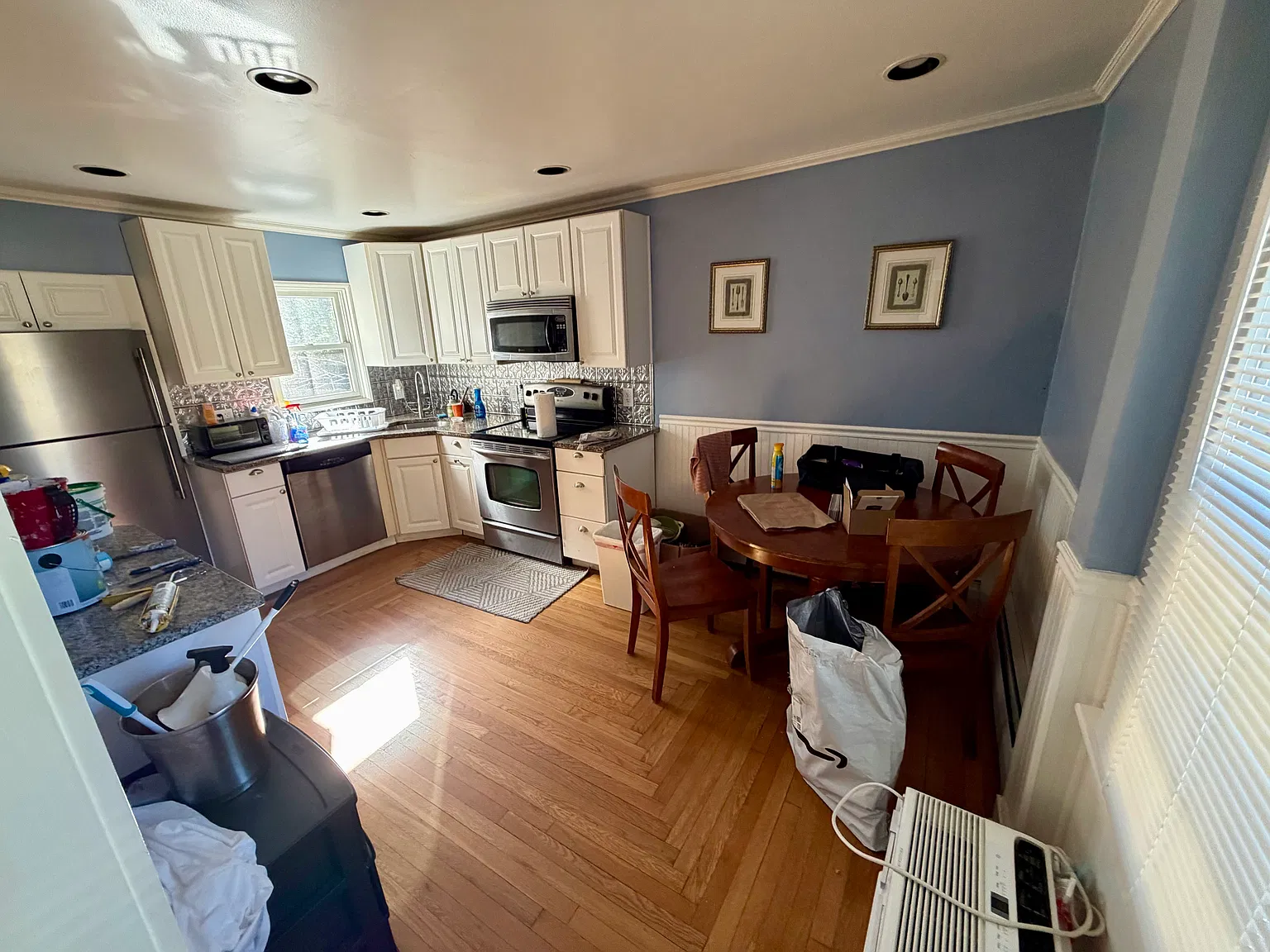 3 bed, 1.5 bath, 1304 sqft, $3,500 — Photo 3