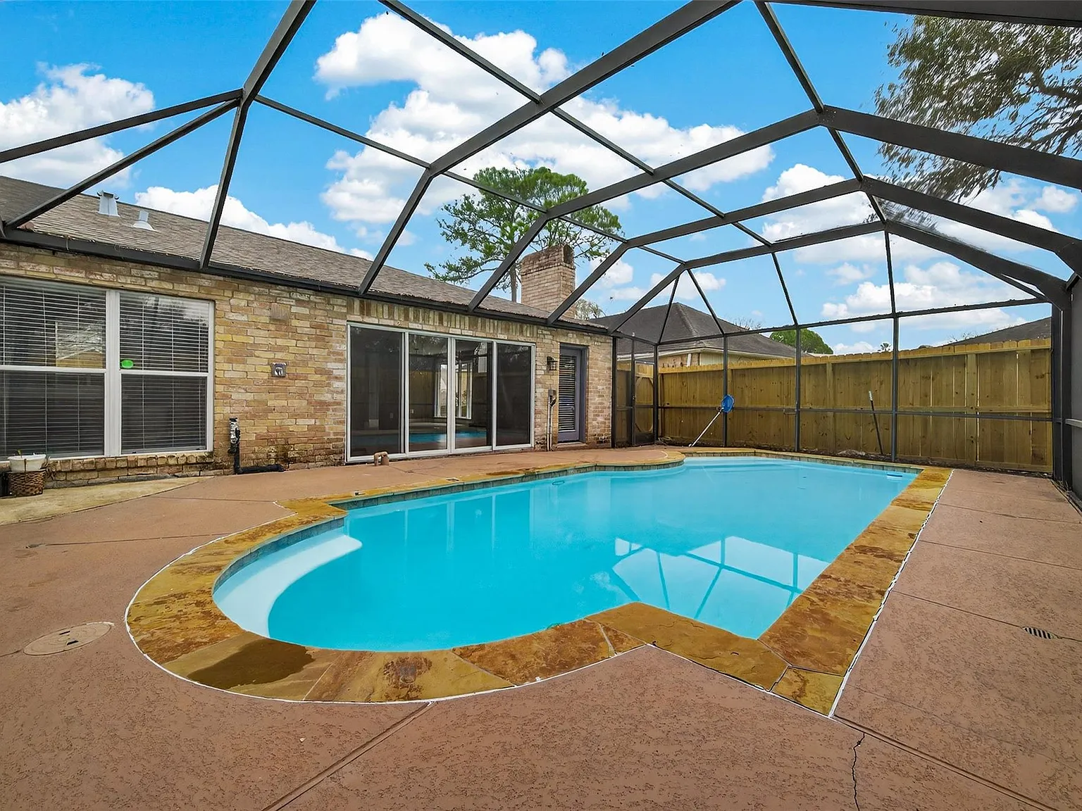 3 bed, 2.0 bath, 1715 sqft, $2,500 — Photo 3