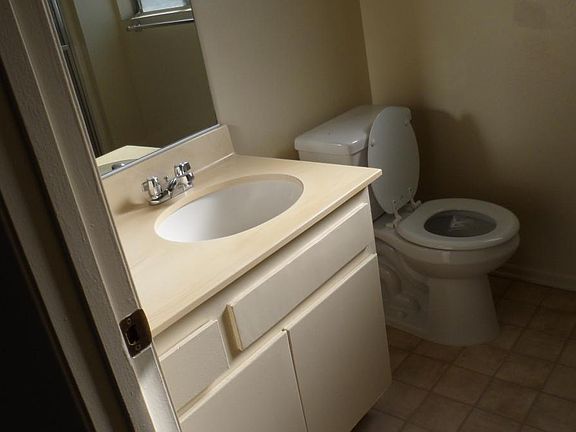 LARGE SPACIOUS BATHROOM