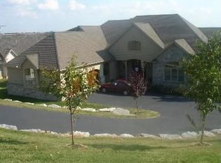 322 Blossom Hill Dr, Lancaster, PA 17601