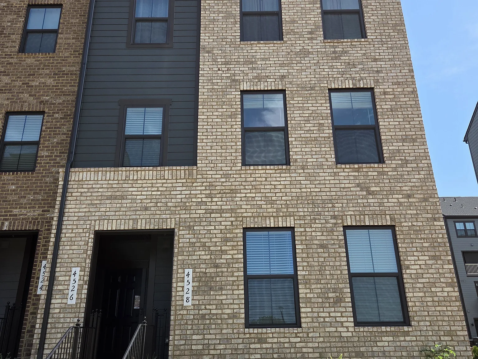 3 bed, 2.5 bath, 1608 sqft, $3,250 — Photo 1