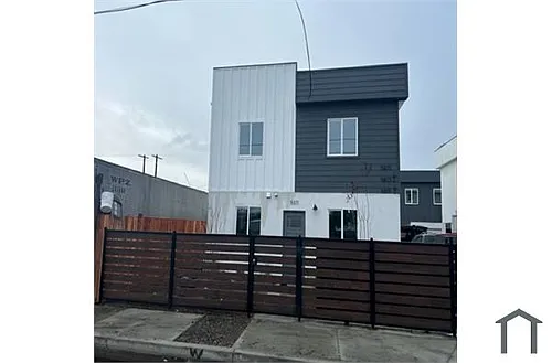 5867 Towne Ave Photo 1