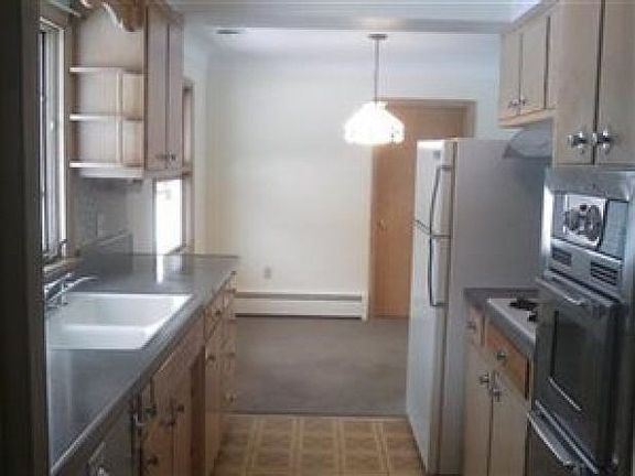 4th image of 7106 Oak Ln