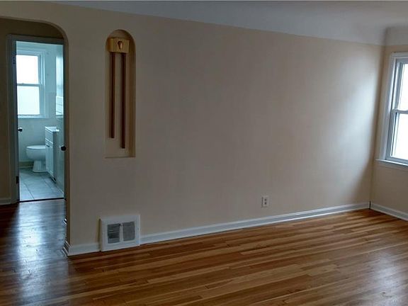 5th image of 6102 Forest Ave