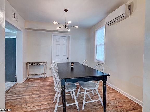 5th image of 64 Norwood St