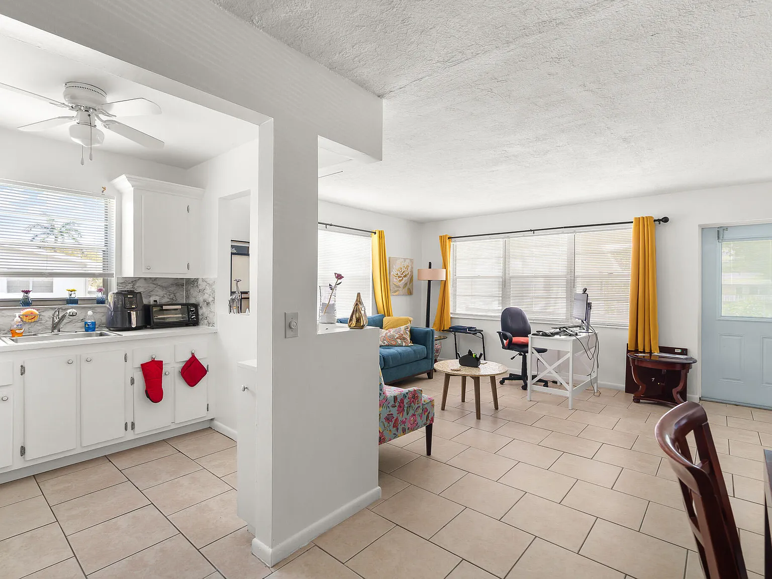 1 bed, 1.5 bath, 702 sqft, $1,525 — Photo 3