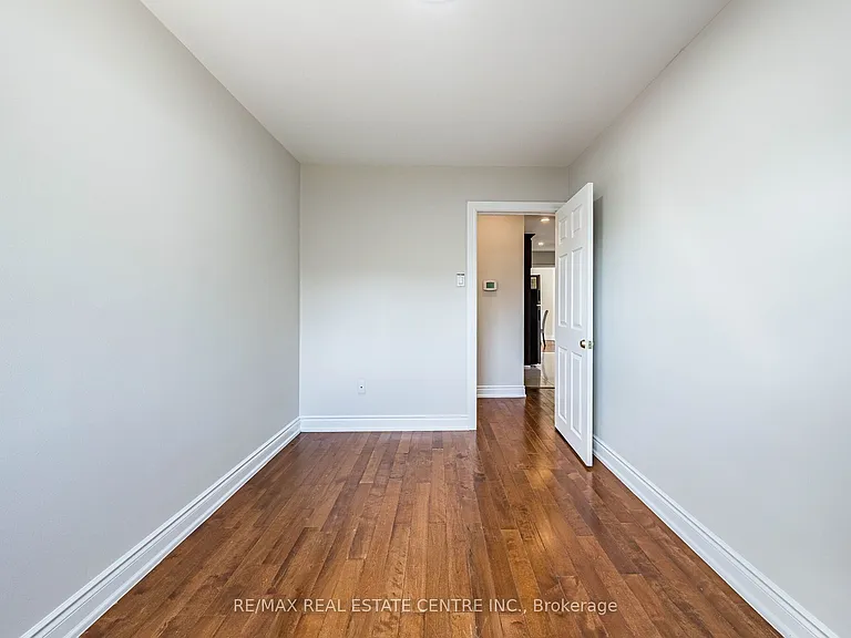 2 Milner Rd #MAIN FLOOR — Photo 26