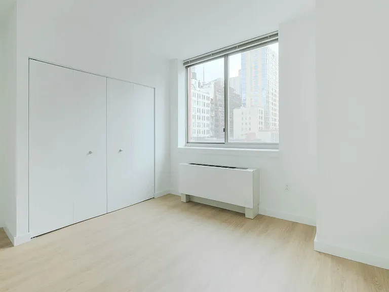 400 W 37th St #7R — Photo 49