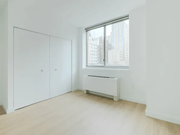 400 West 37th Street image 12 of 69