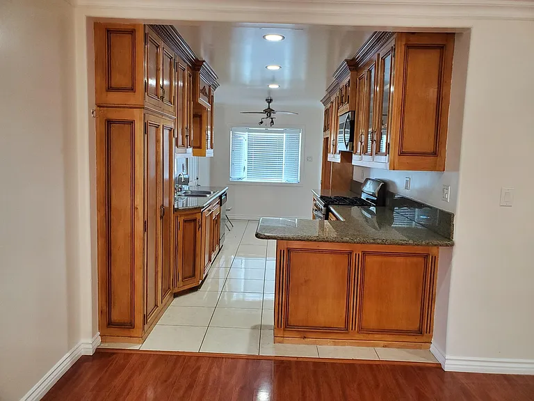 8921 Chimineas Ave — Photo 13