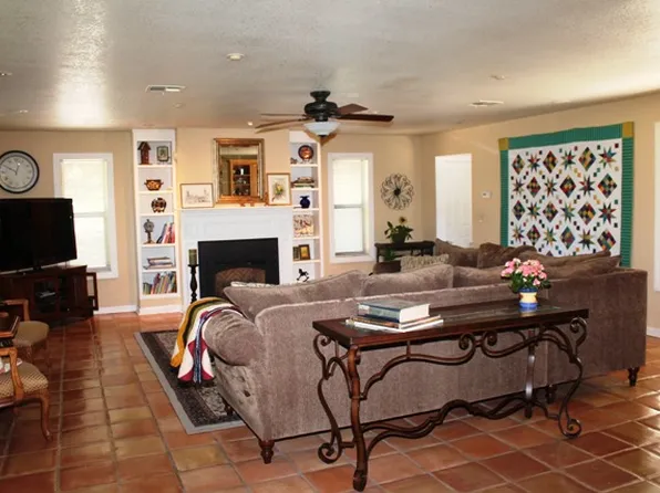 24390 Deertrail Dr, Tehachapi, CA 93561