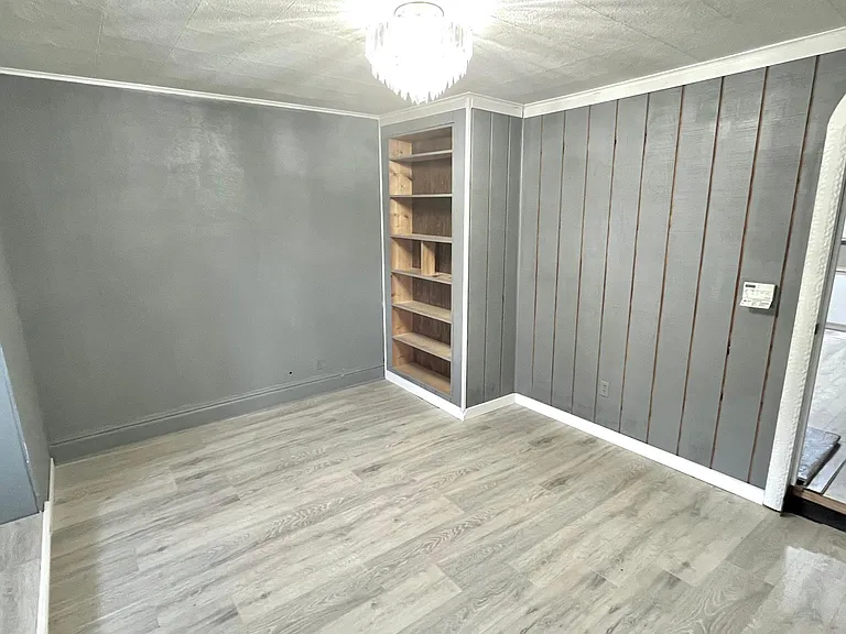 221 Luella Ave — Photo 9