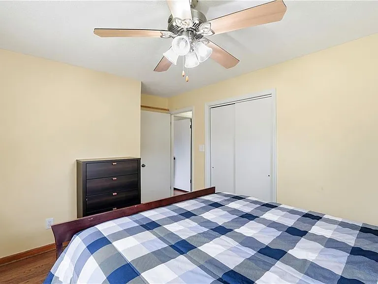 1808 Sandy Plains Rd — Photo 15