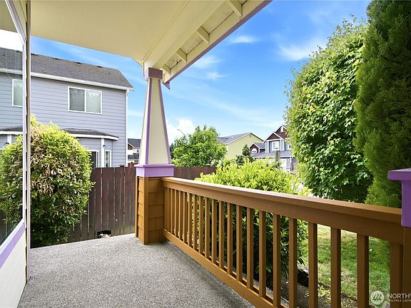 2nd image of 460 ILwaco Avenue NE