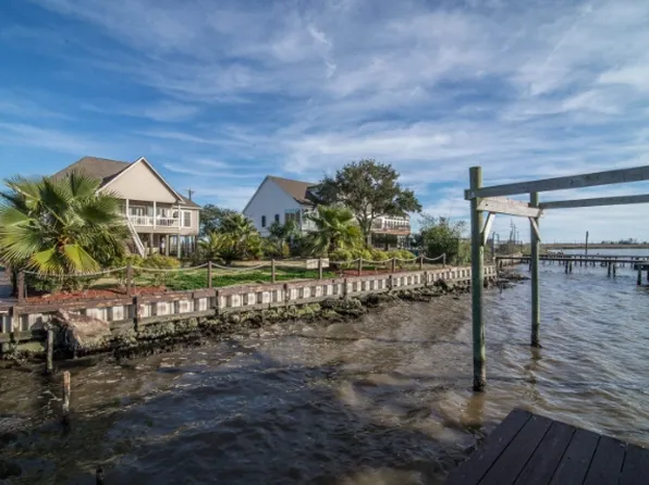 3959 Gulfway Dr, Port Arthur, TX 77642