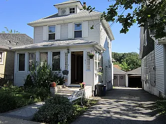 411 Little Clove Road in Sunnyside (Staten Island)