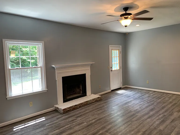 315 Woodlark Ct — Photo 2
