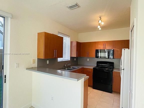 5th image of 1065 SE 23rd Ave #1065