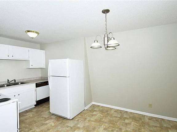 5th image of 3812 Country Club Rd APT I