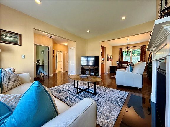 5th image of 170 Providence Pike Unit 153