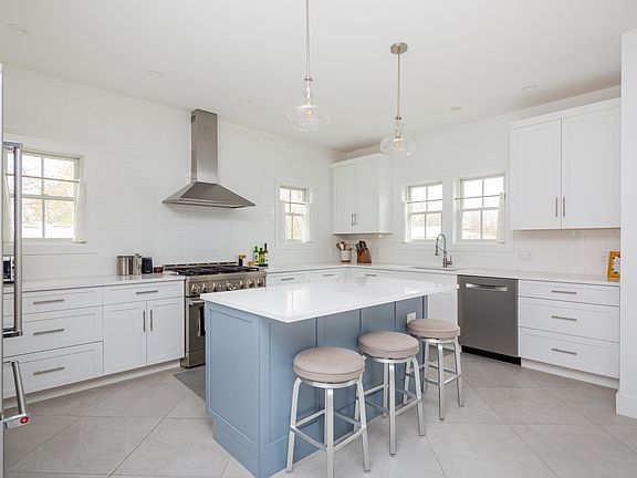 5th image of 30 Beach Plum Rd