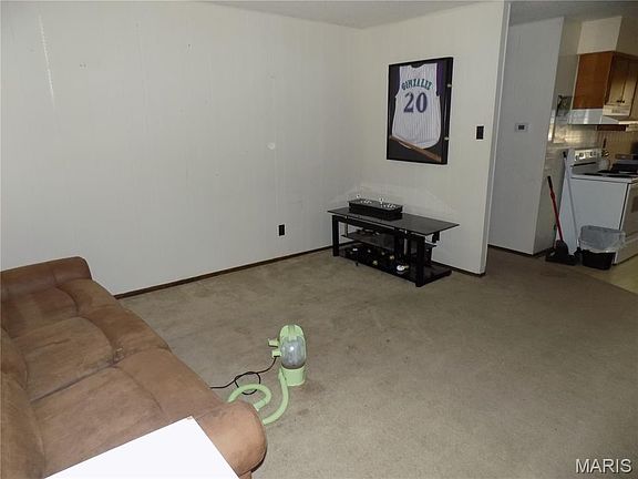 3rd image of 524 & 526 Thompson Ln