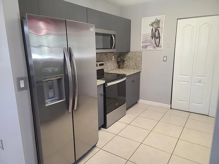 2884 SW 36th Ave — Photo 8