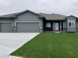 12302 Reynolds Cir, Omaha, NE 68142