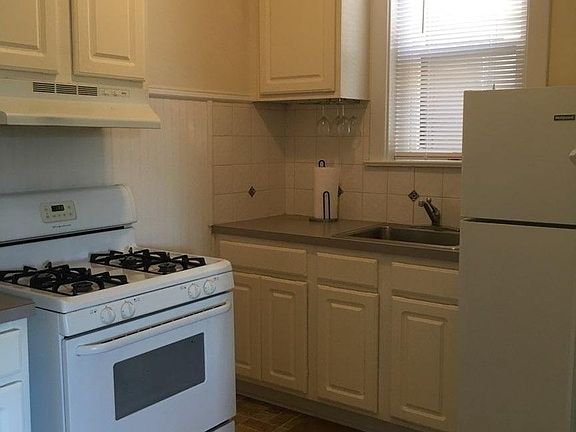 5th image of 1310 S 6th St APT 4