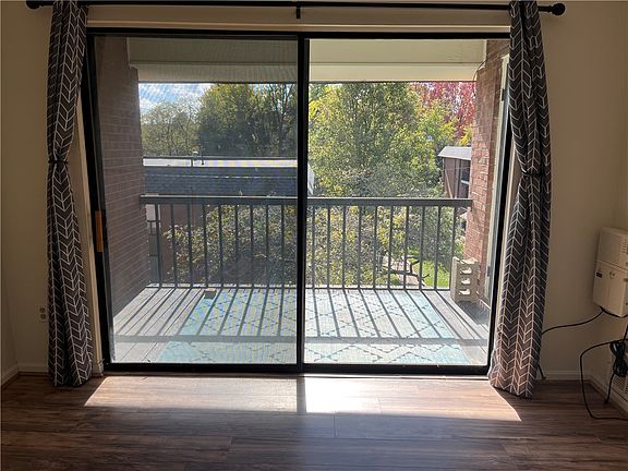 3rd image of 1000 College Park Dr APT 9