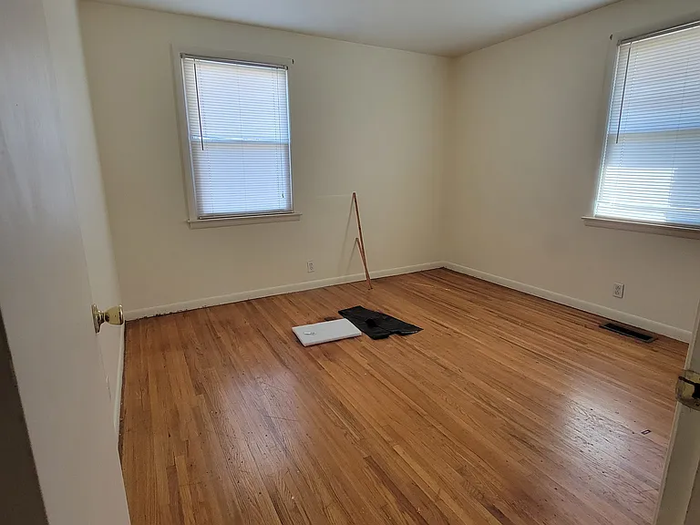 Second bedroom.