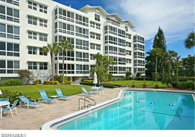2121 Gulf Shore Blvd N #503 — Photo 13