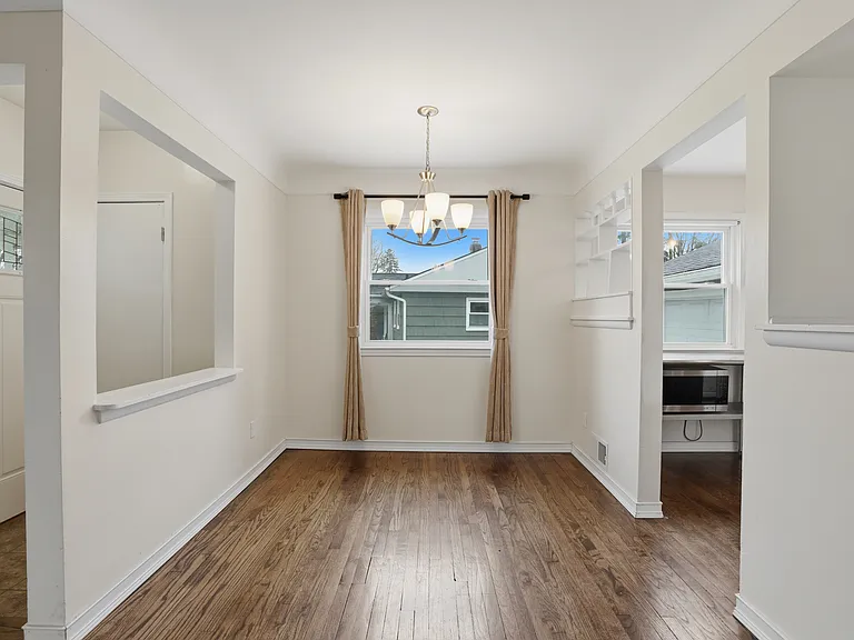 831 Loyola Dr — Photo 18