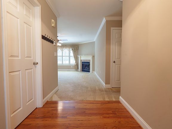 4th image of 459 Cobblestone Dr