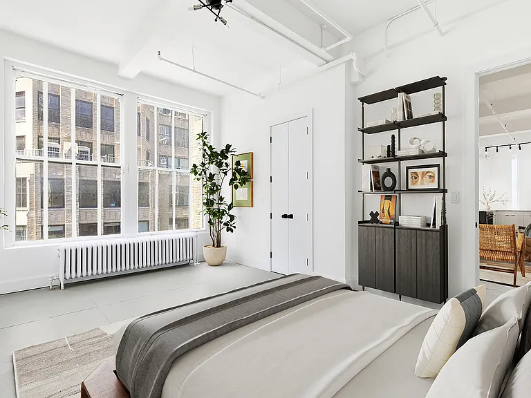 325 W 37th St #9F — Photo 10