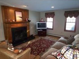 23 Maple St, Norfolk, MA 02056