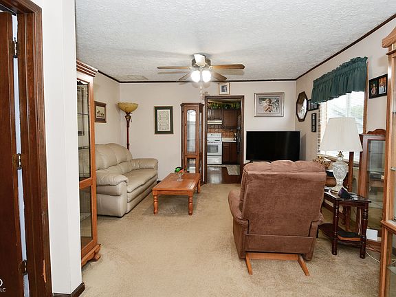 5th image of 639 S Fuller Dr