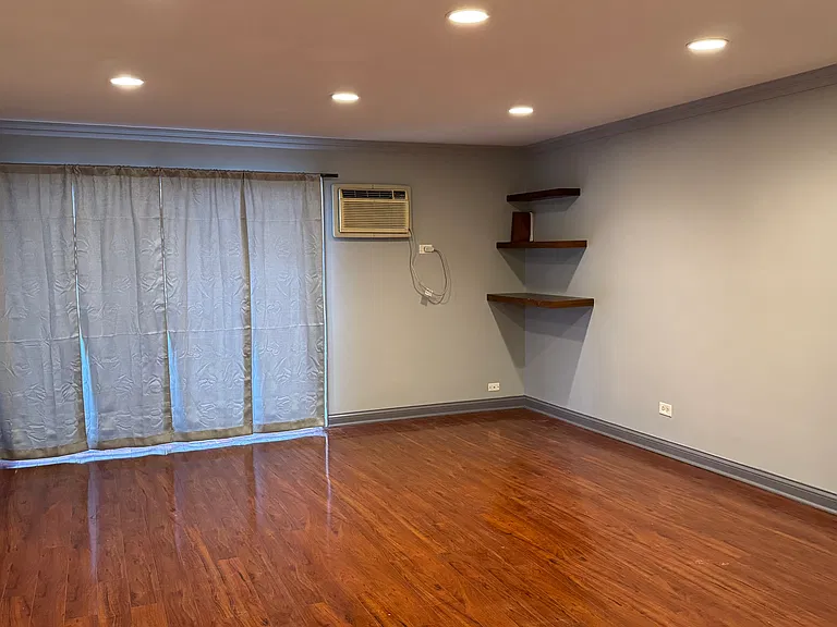 9S060 Lake Dr #12-102 — Photo 6