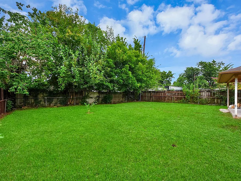 608 Trinity Ln — Photo 35