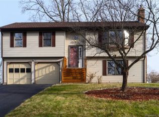 68 Cannon St, Windsor Locks, CT 06096