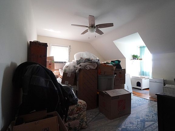 5th image of 42 Woodside Ave Floor 2