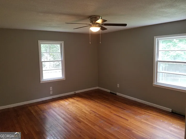 16 Rooney Rd SW — Photo 7