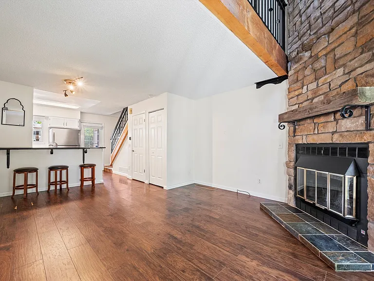 1683 S Blackhawk Way #B — Photo 4