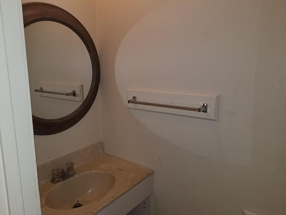 Dn stars half bath