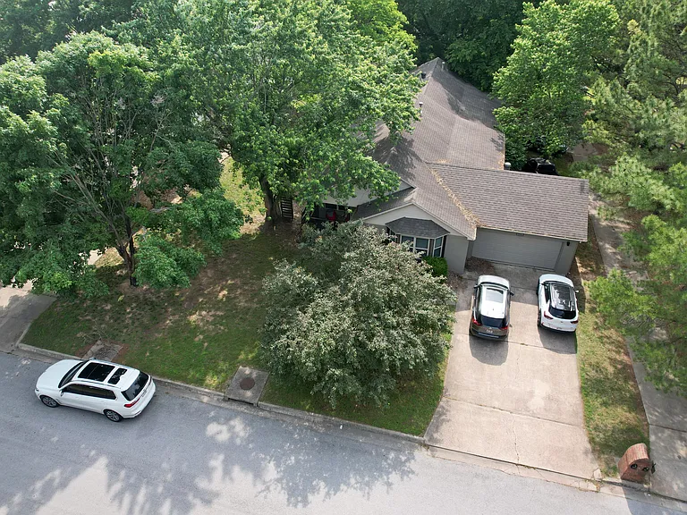 1863 N Hunters Rdg — Photo 18