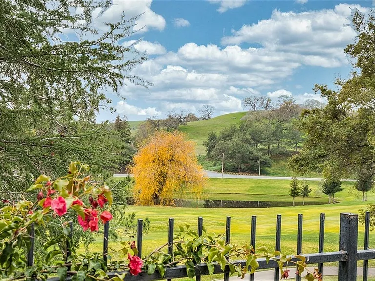 3233 Quail Hollow Dr #1 — Photo 40