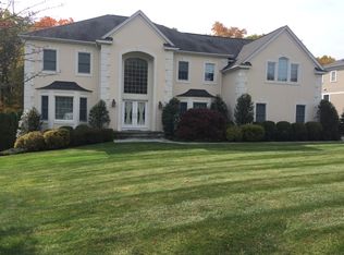 15 Stonewall Cir, West Harrison, NY