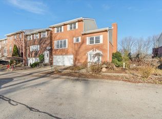 35 Manorfield Cir, Delmont, PA