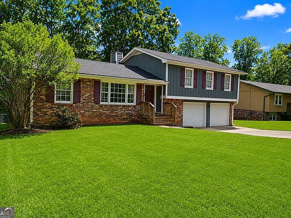 2nd image of 970 Woodbridge Dr NE