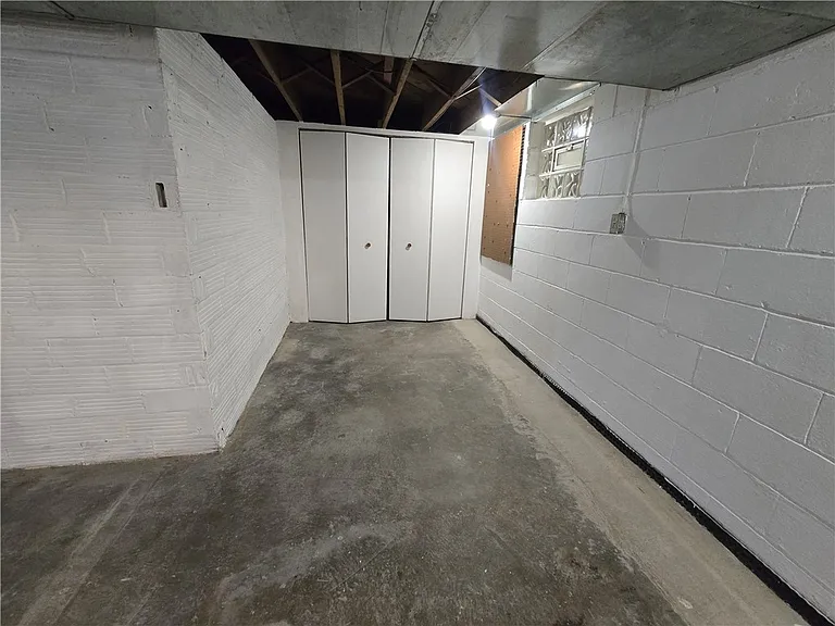 325 Outlook St — Photo 34